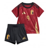 Camiseta Bélgica Leandro Trossard #9 Primera Equipación para niños Eurocopa 2024 manga corta (+ pantalones cortos)